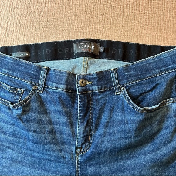 Torrid Bombshell Premium Stretch High-Rise Destructed Skinny Jeans, size 20R - Picture 10 of 14